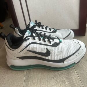 Brand New Nike Air Max AP Sneakers